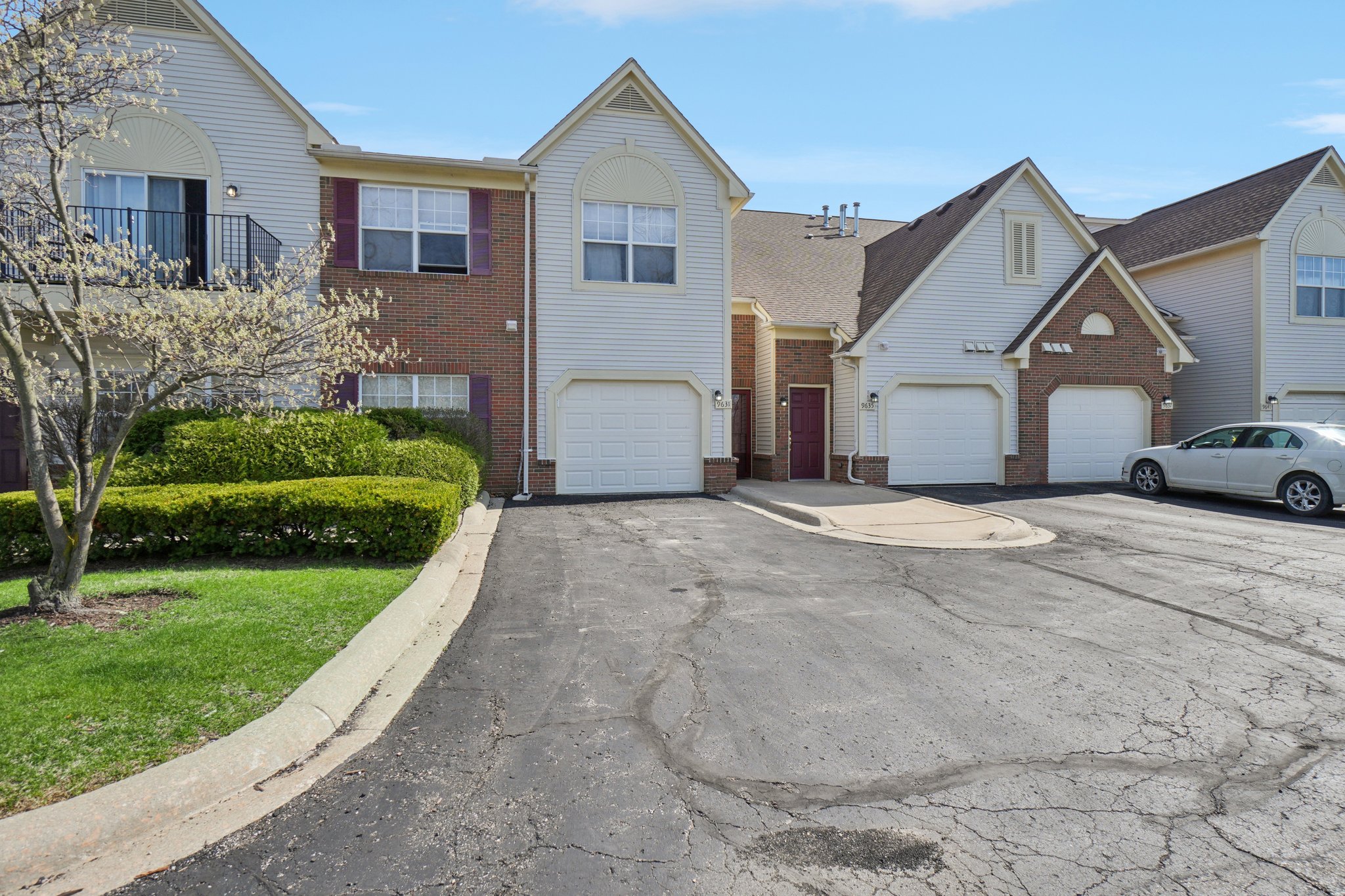 Lakeside Dr 68-S1504-003.jpg