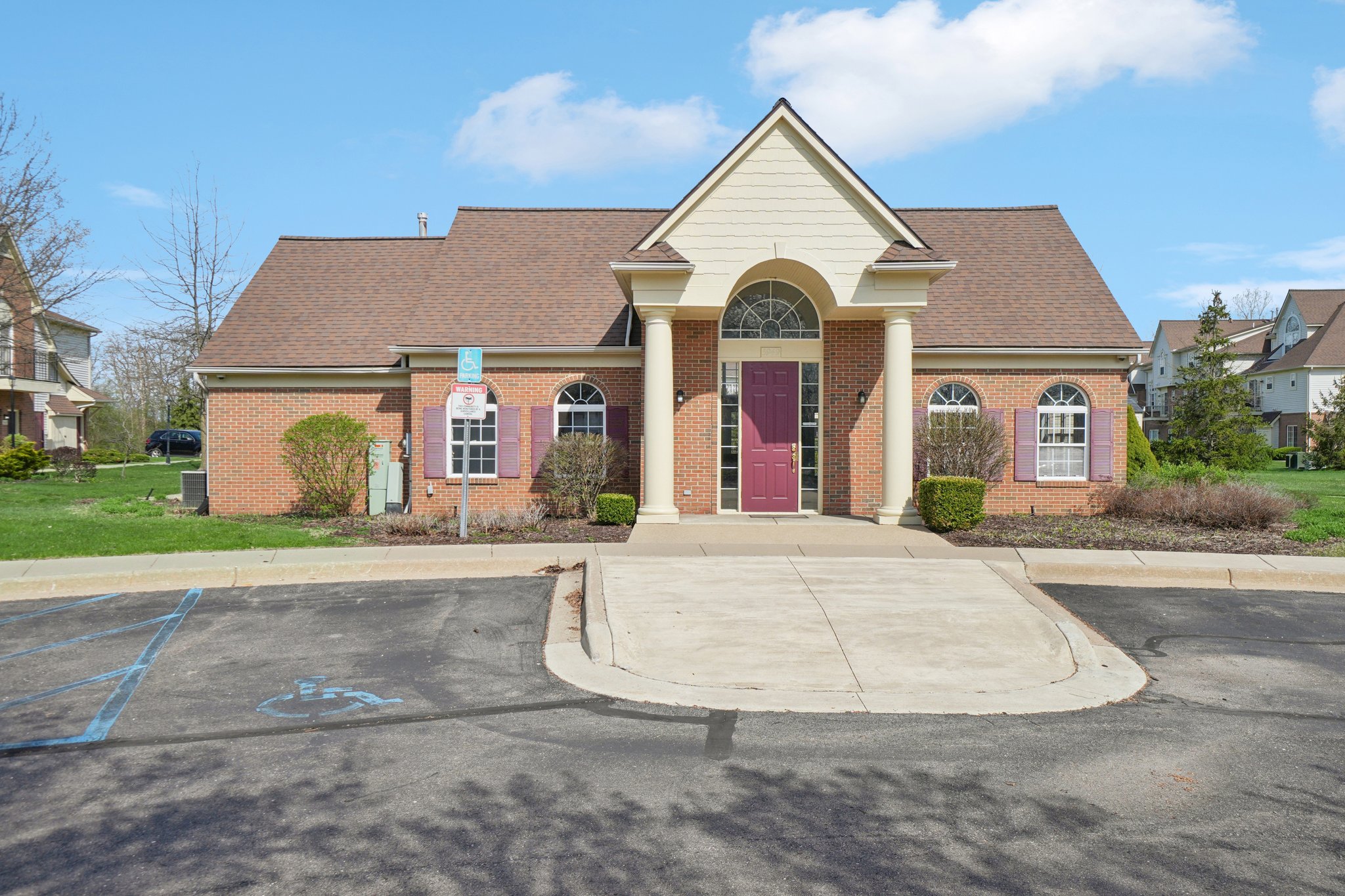 Lakeside Dr 68-S1504-004.jpg