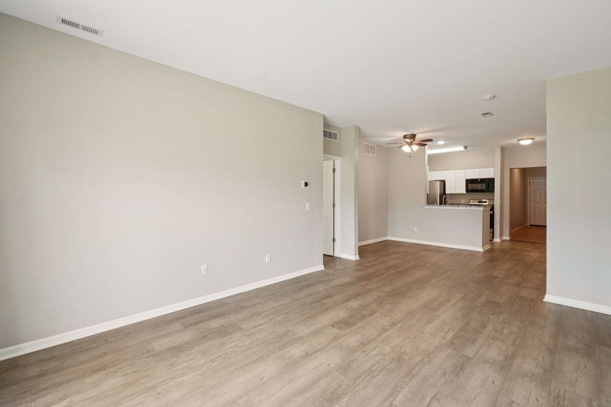 Lakeside Dr 68-S1504-007.jpg