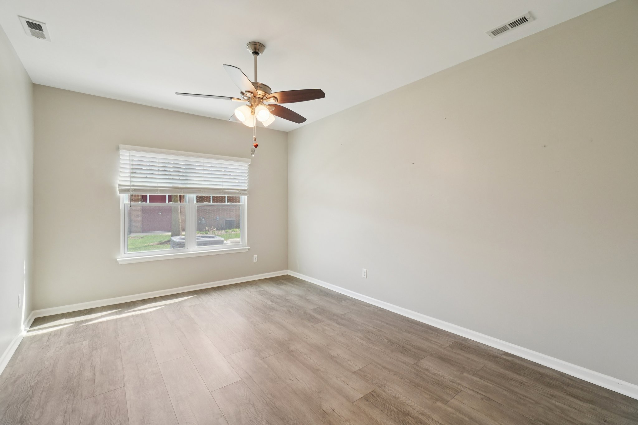 Lakeside Dr 68-S1504-012.jpg