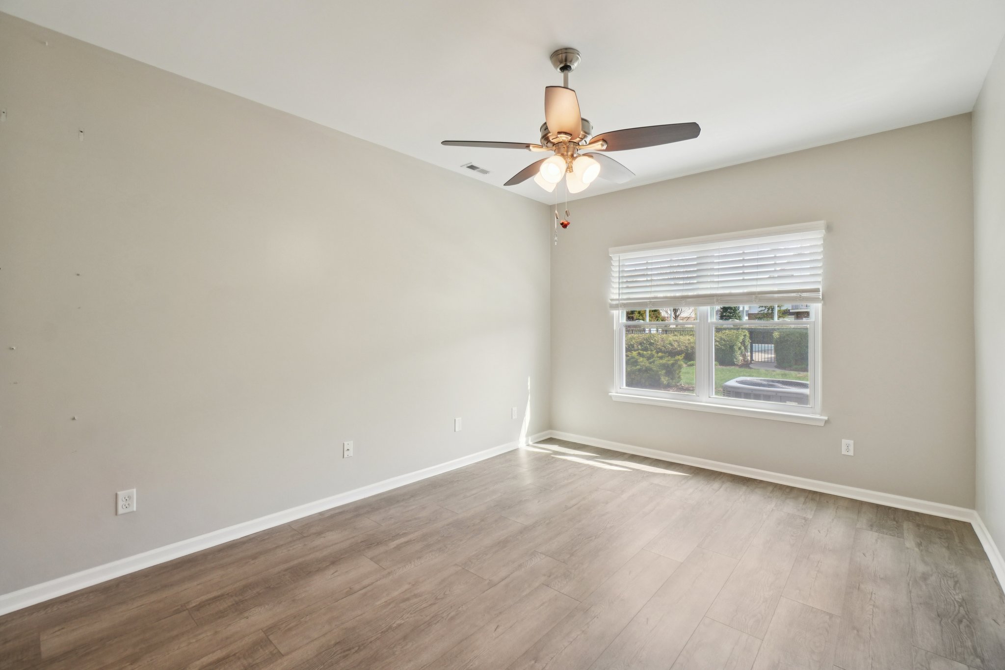 Lakeside Dr 68-S1504-013.jpg