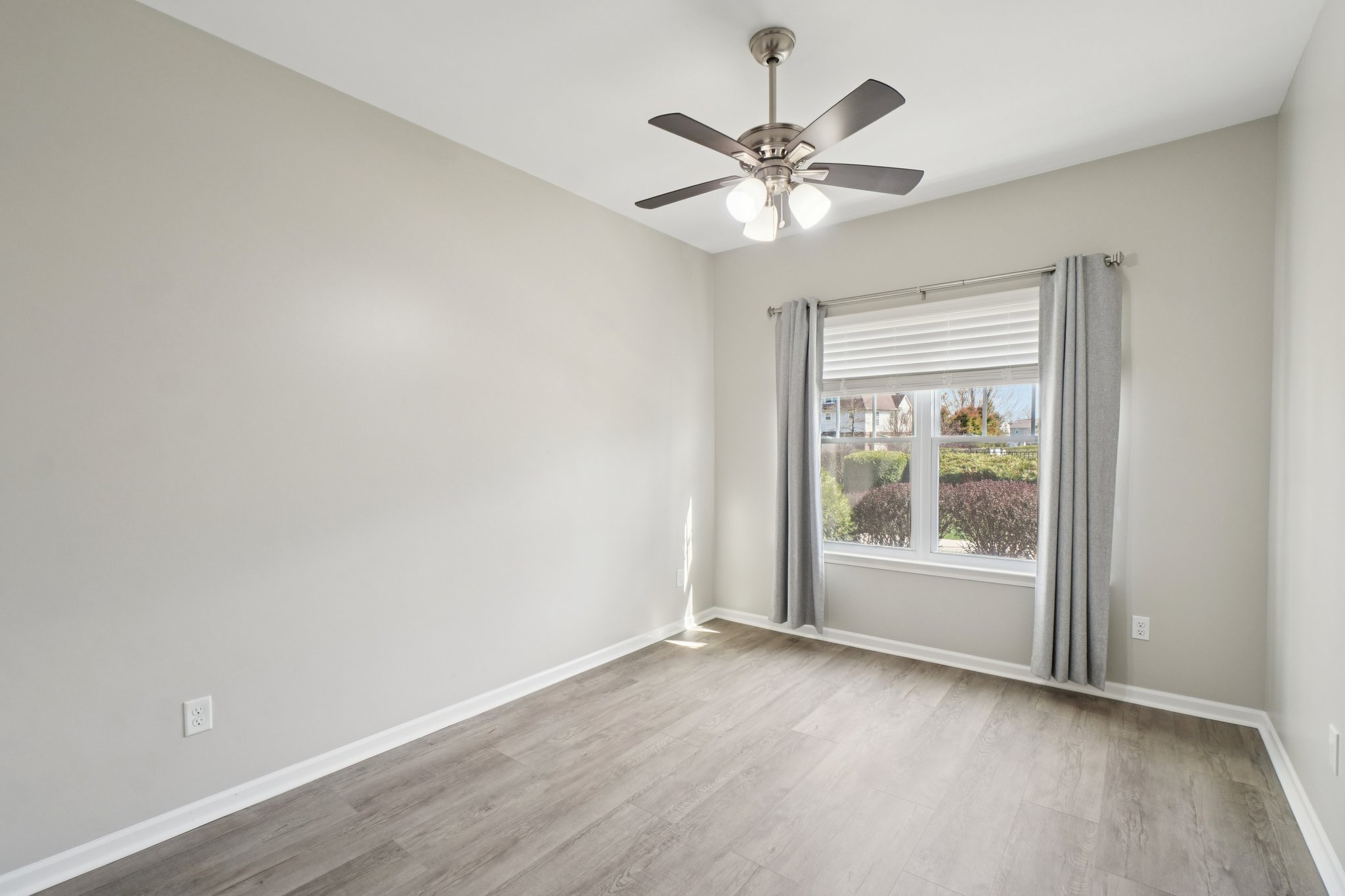 Lakeside Dr 68-S1504-019.jpg