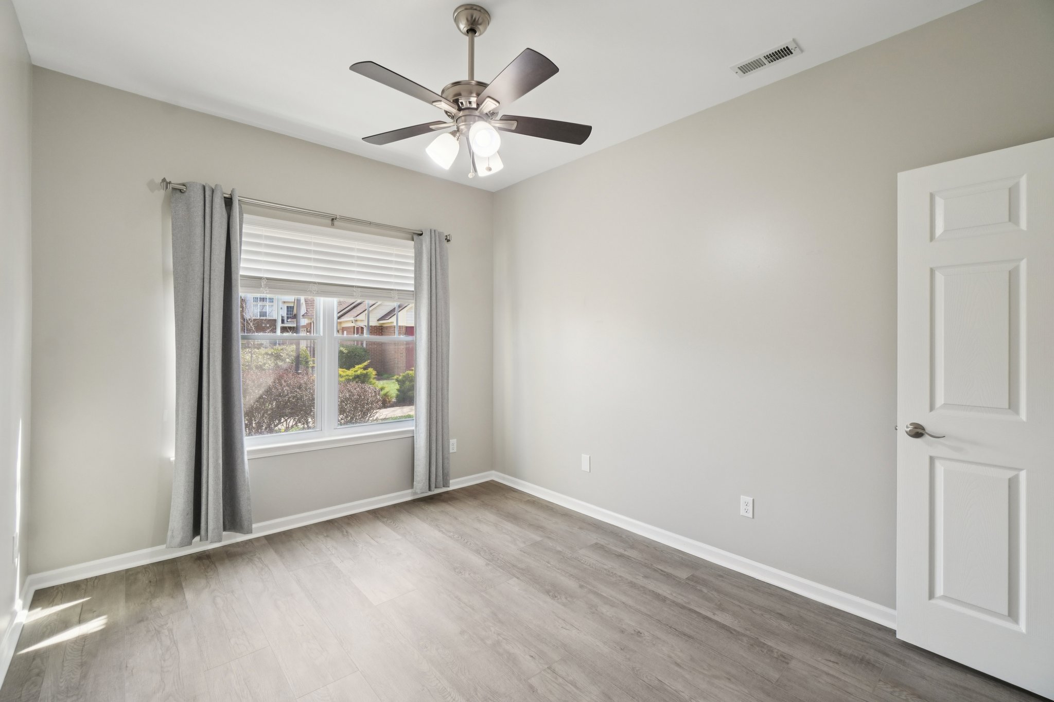 Lakeside Dr 68-S1504-020.jpg