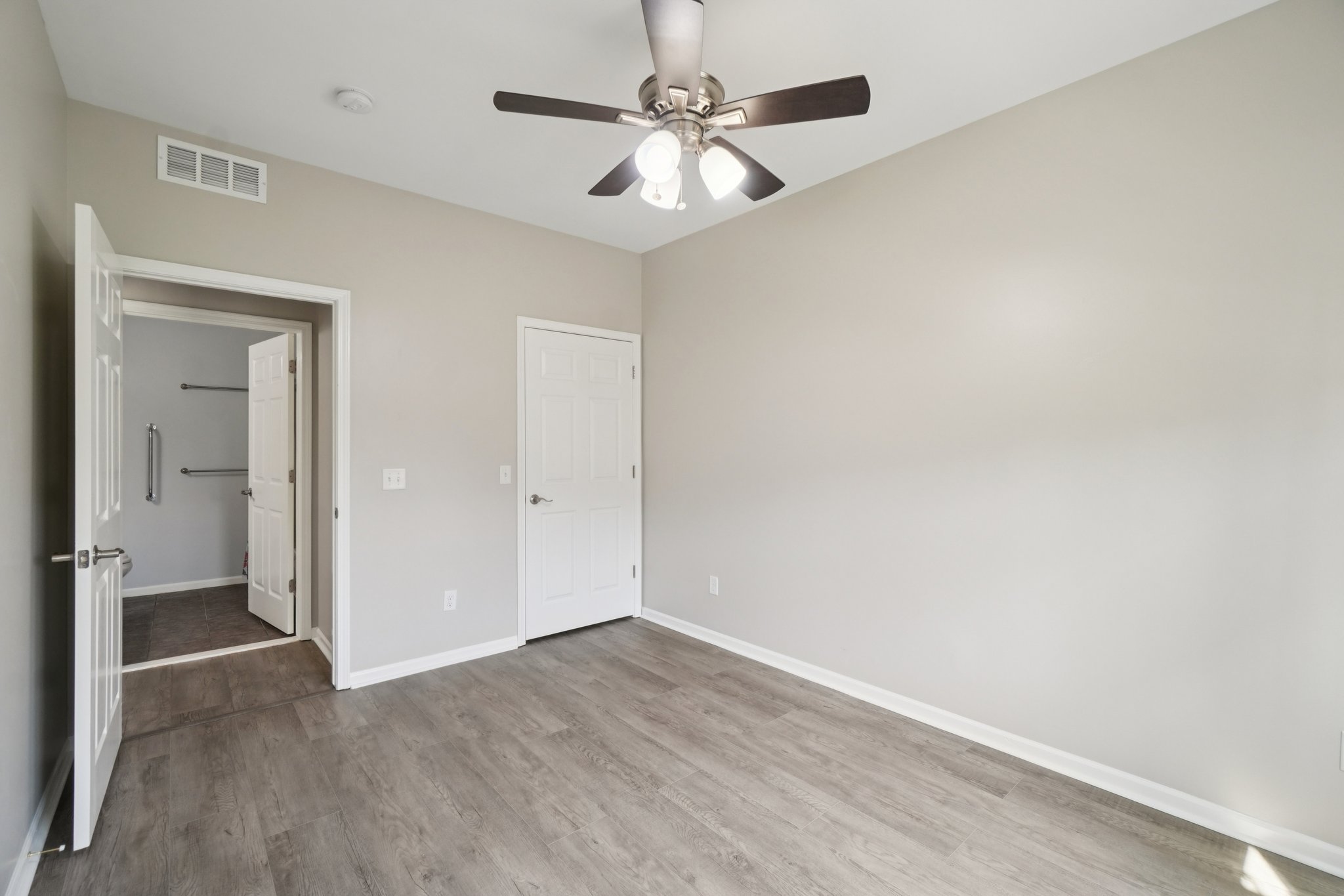 Lakeside Dr 68-S1504-021.jpg