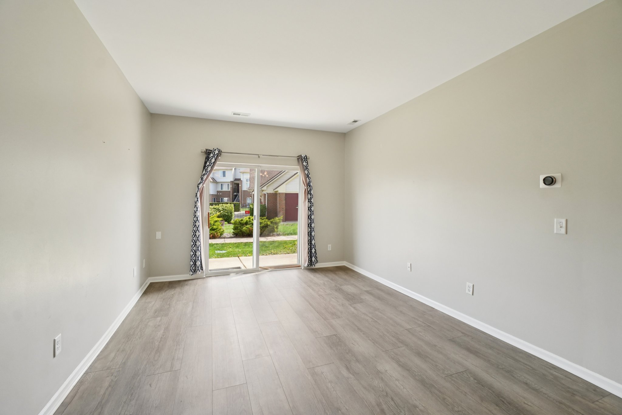 Lakeside Dr 68-S1504-022.jpg