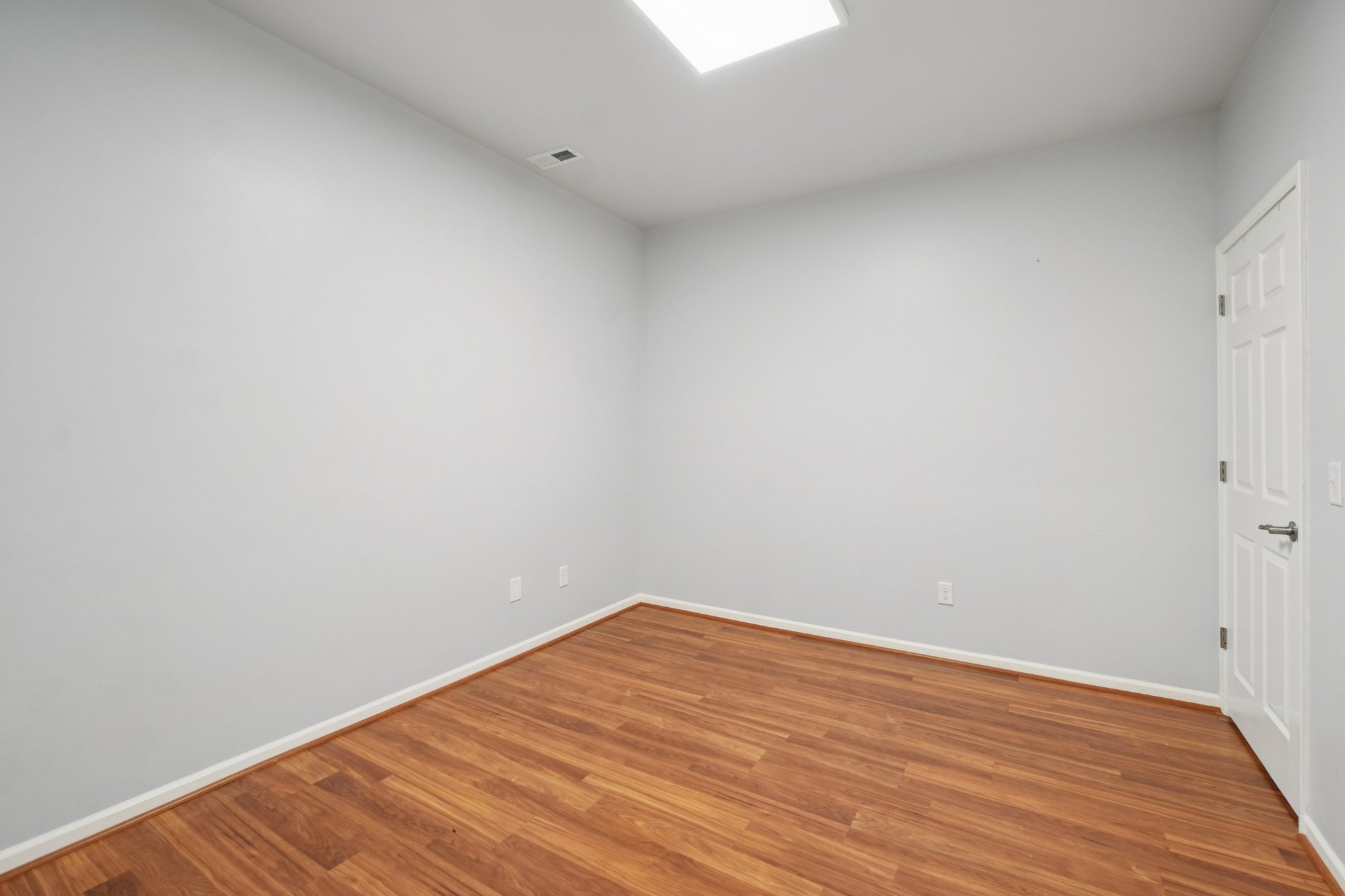 Lakeside Dr 68-S1504-025.jpg