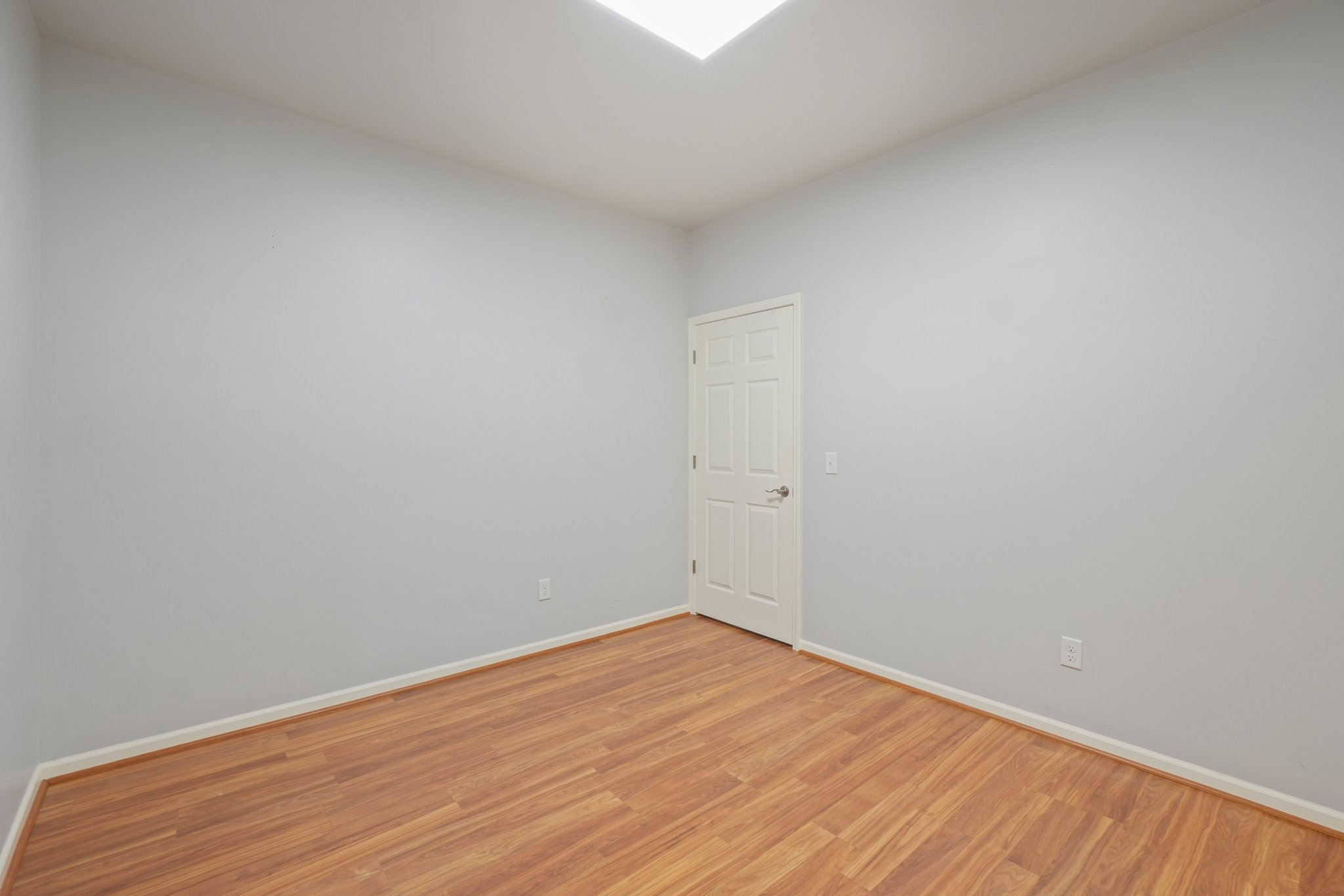 Lakeside Dr 68-S1504-026.jpg