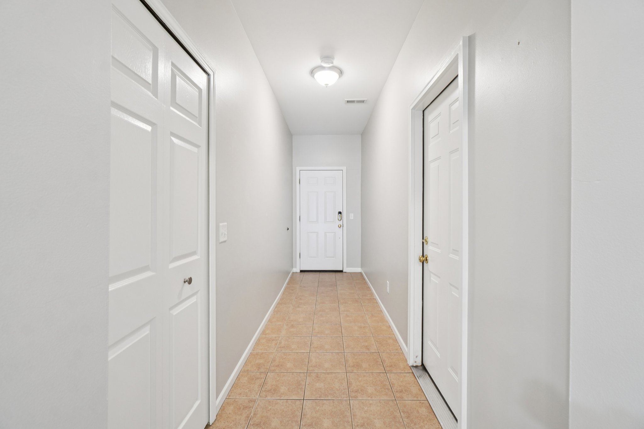 Lakeside Dr 68-S1504-029.jpg