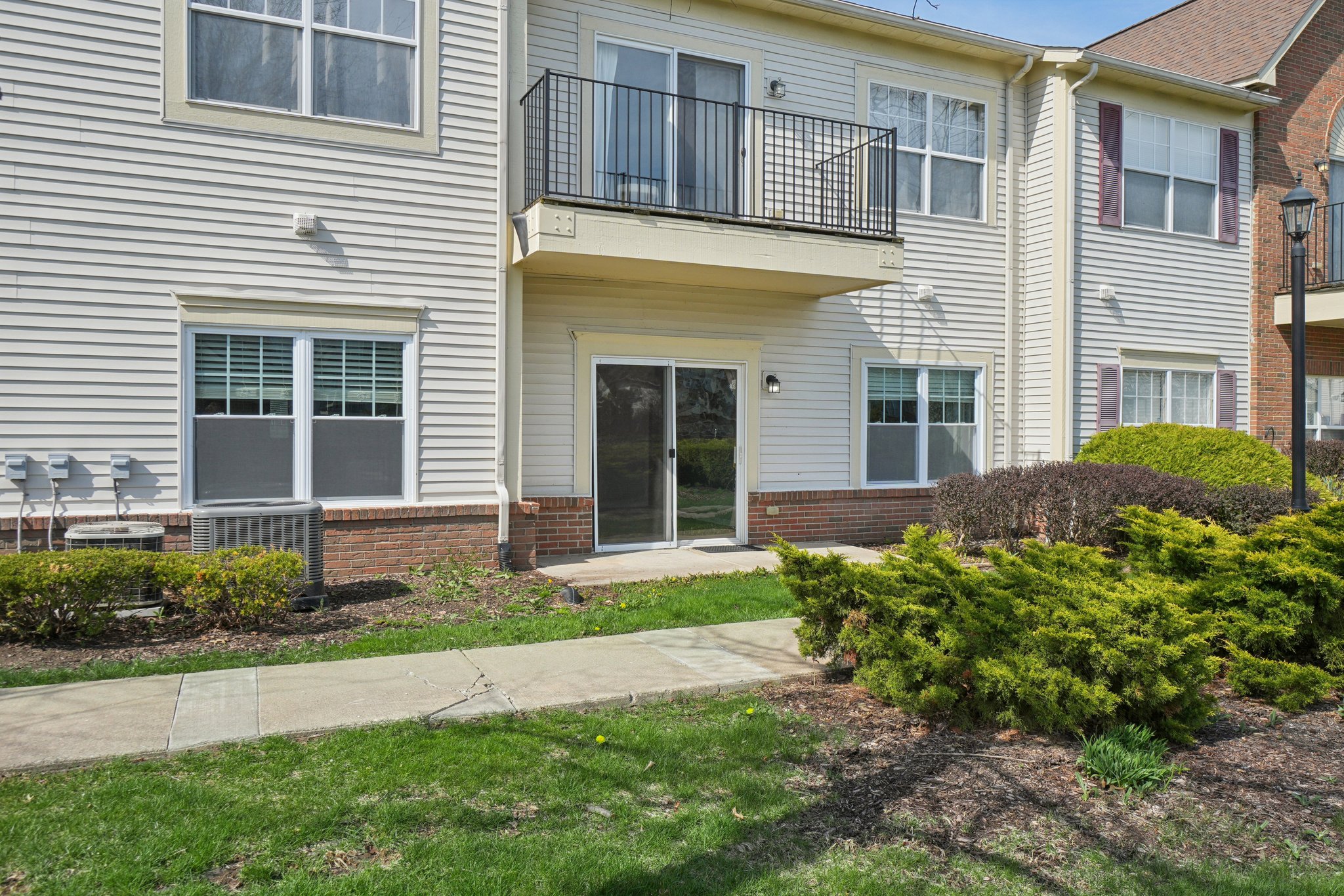 Lakeside Dr 68-S1504-030.jpg