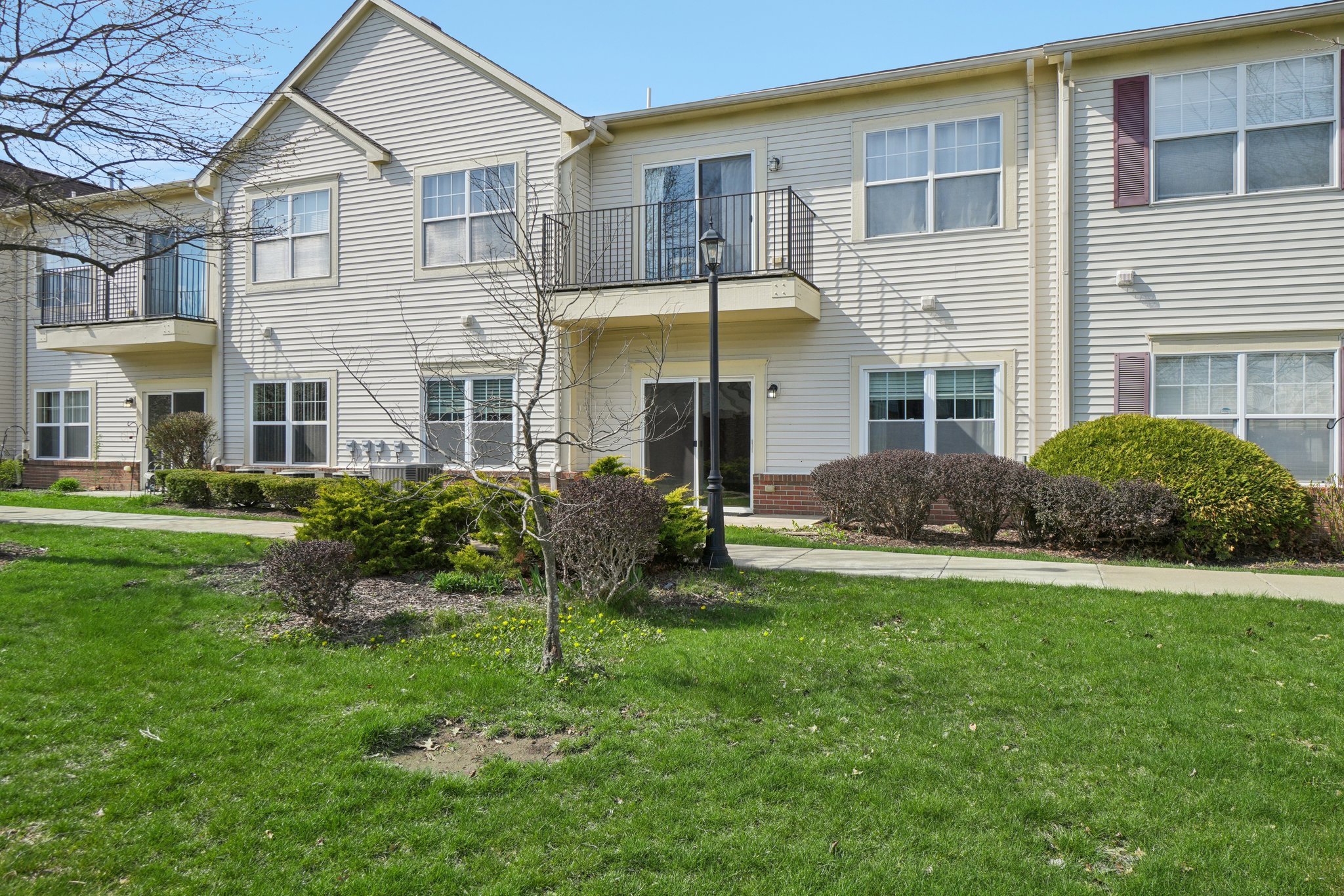 Lakeside Dr 68-S1504-032.jpg