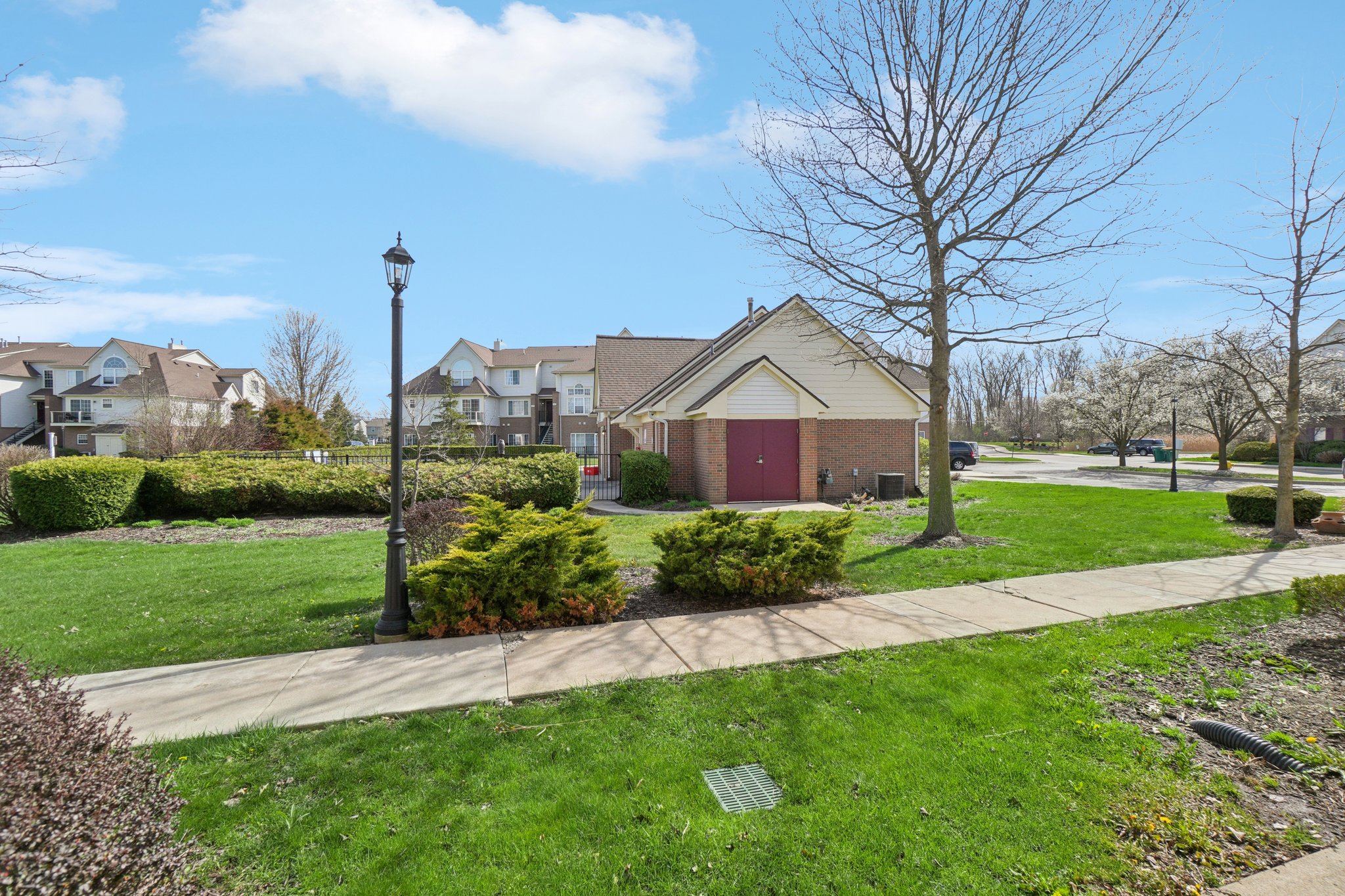 Lakeside Dr 68-S1504-033.jpg