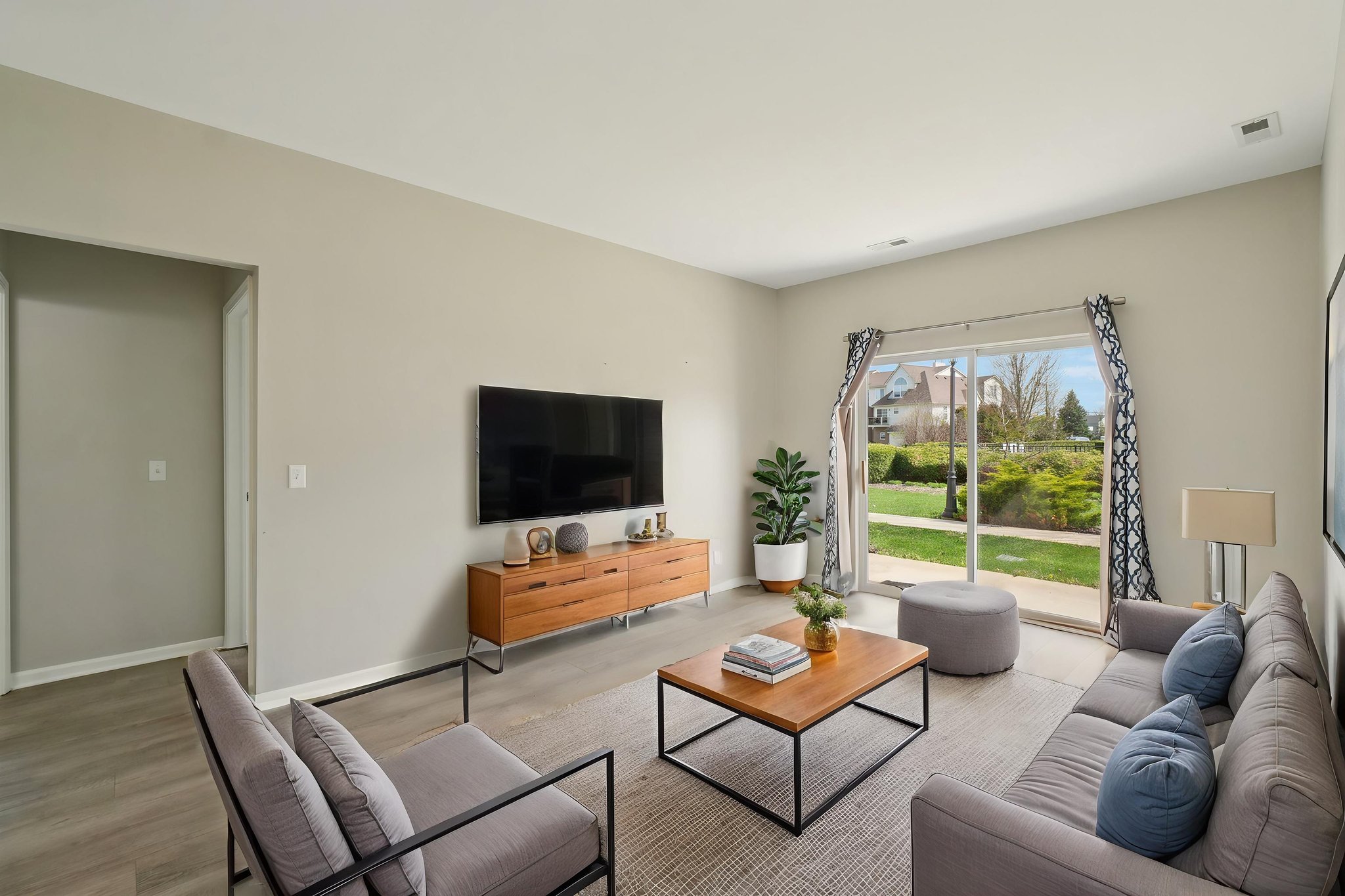 Lakeside Dr 68-S1504-023 virtually staged.jpeg