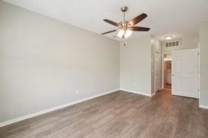 Lakeside Dr 68-S1504-006.jpg