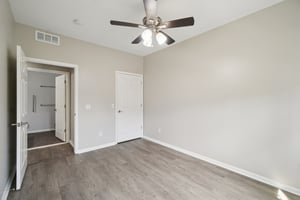 Lakeside Dr 68-S1504-021.jpg