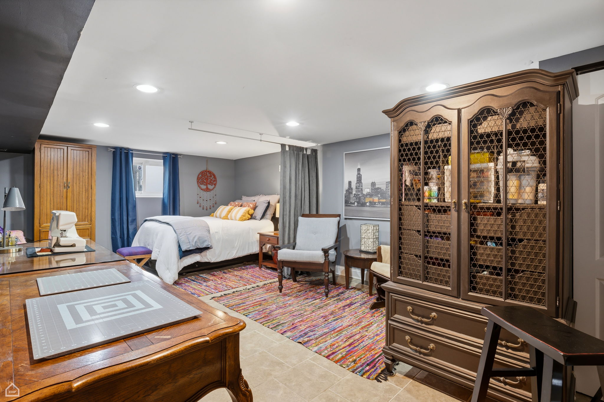 Basement, huge 4th bedroom
