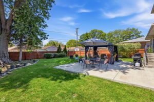 Oversized fenced yard
