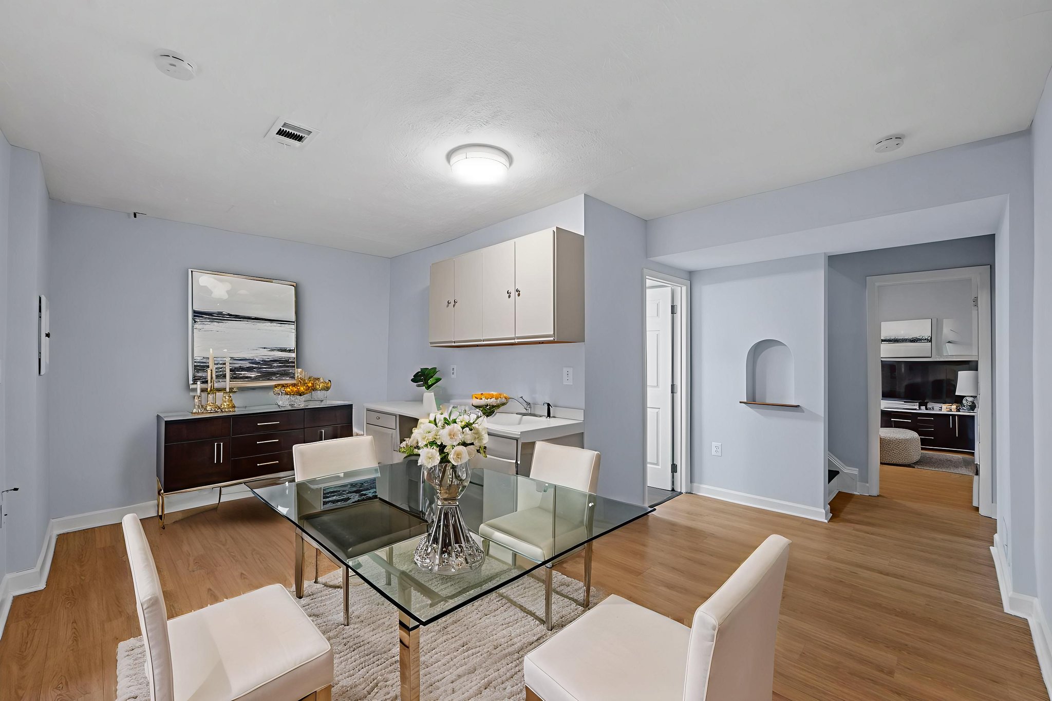 DSC00590 virtually staged.jpeg