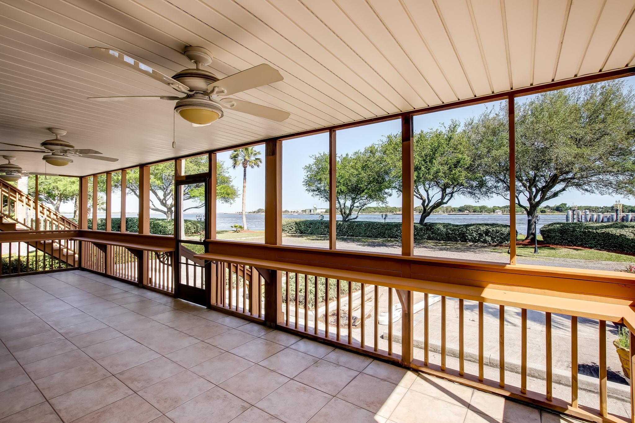 Screened-in Porch