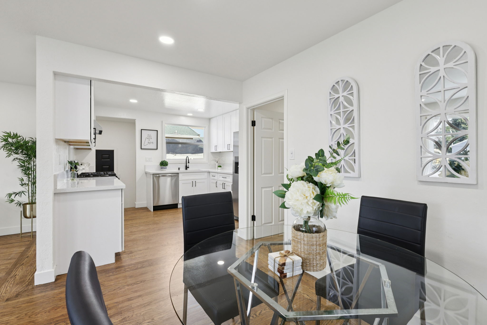 9638 E St-L2201-010