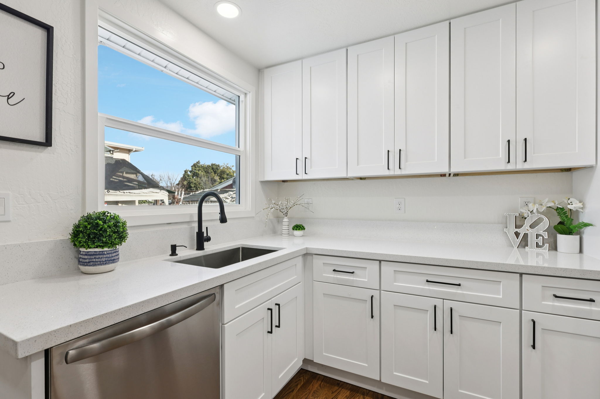 9638 E St-L2201-012