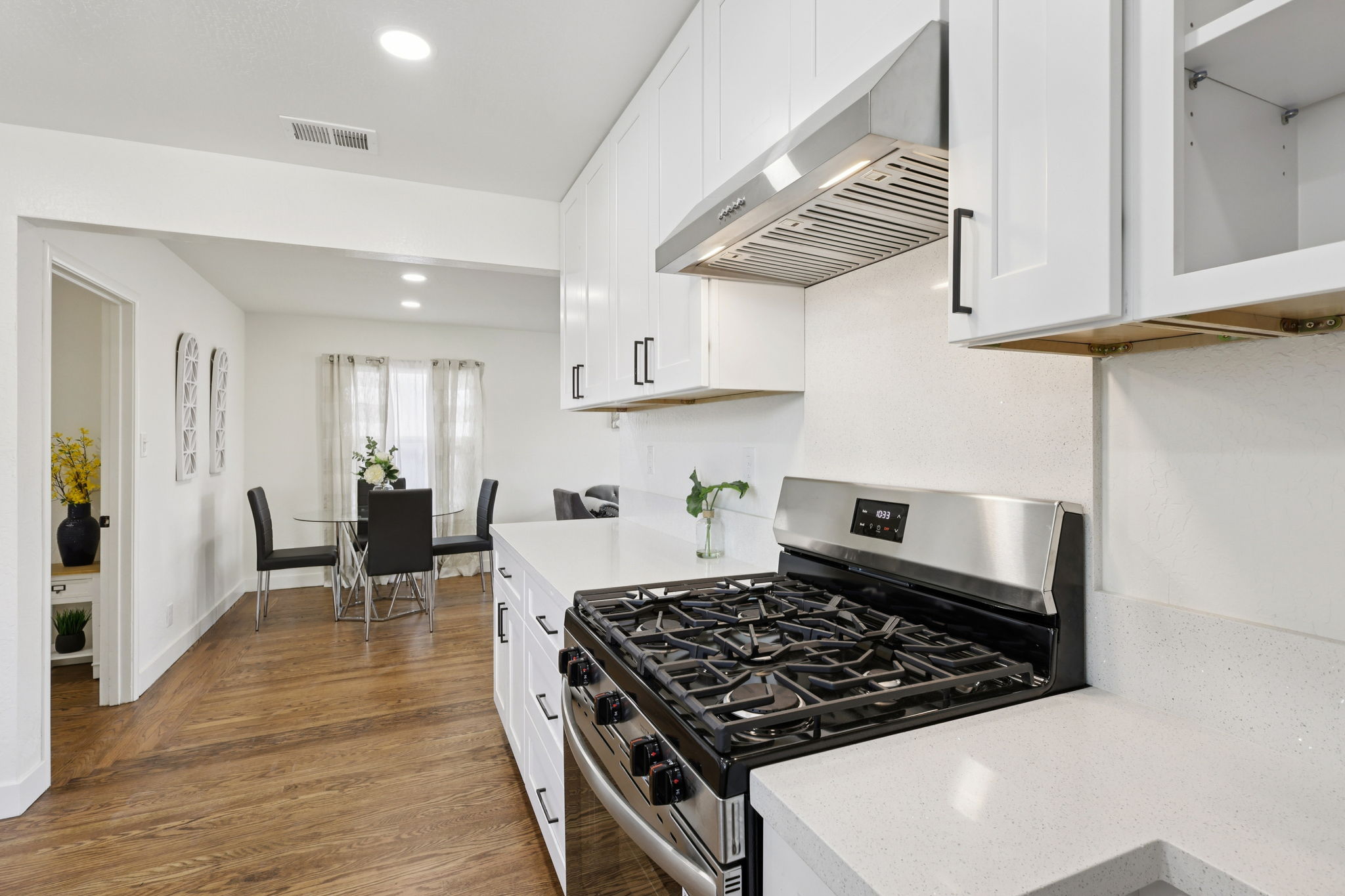 9638 E St-L2201-013