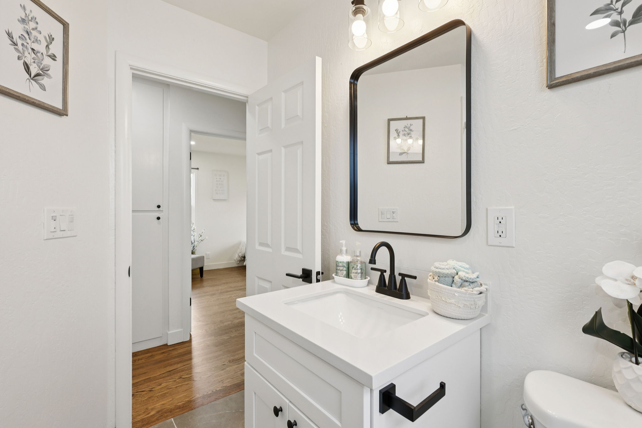 9638 E St-L2201-016