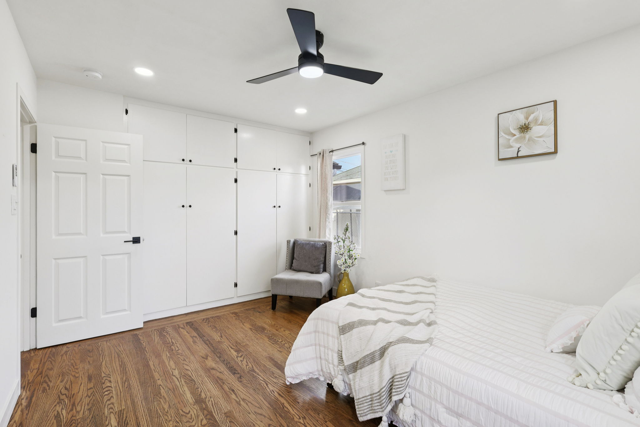 9638 E St-L2201-018