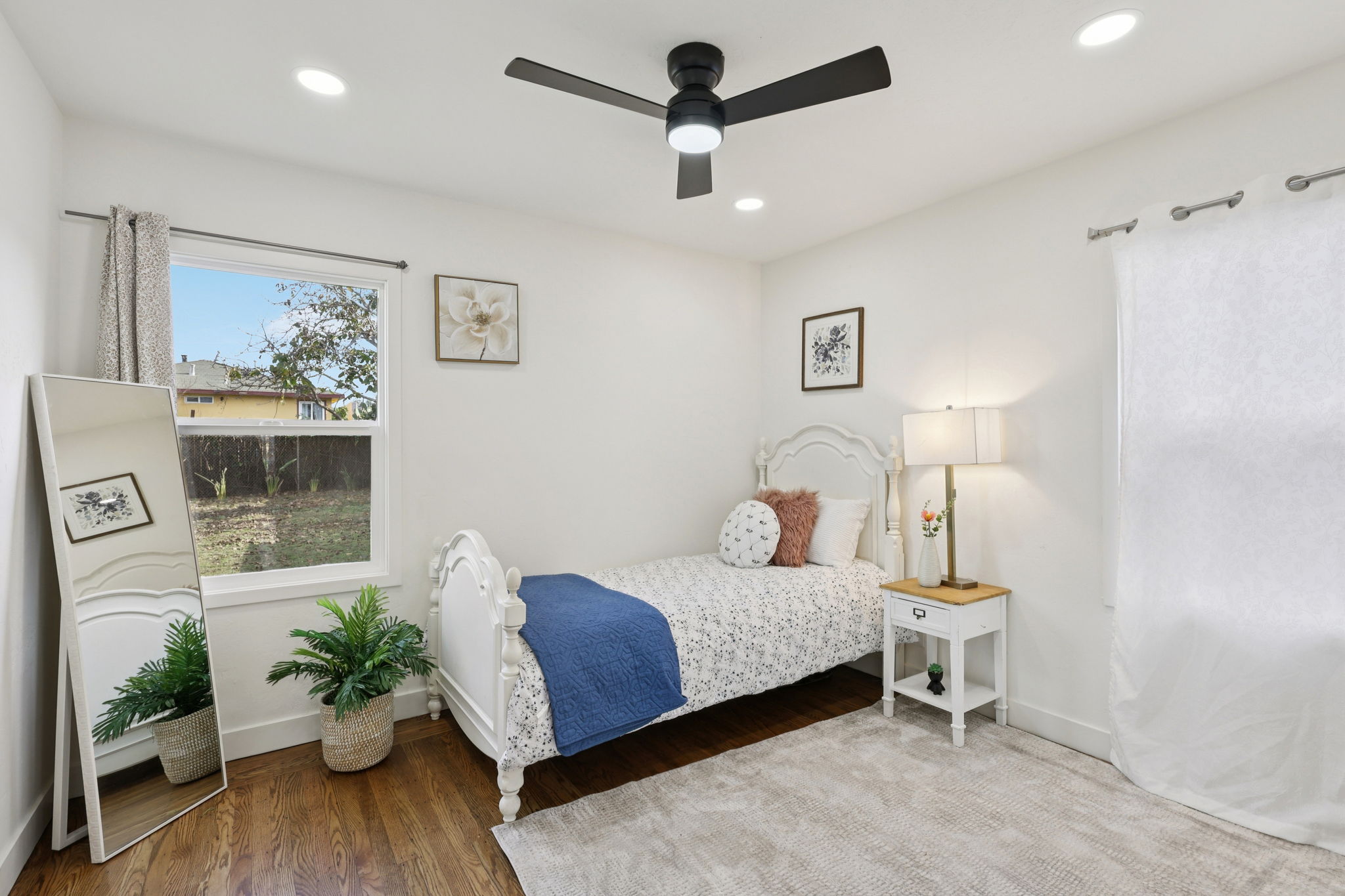 9638 E St-L2201-019