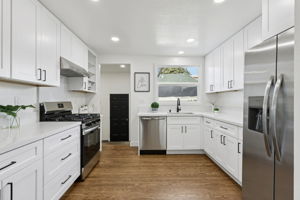 9638 E St-L2201-011
