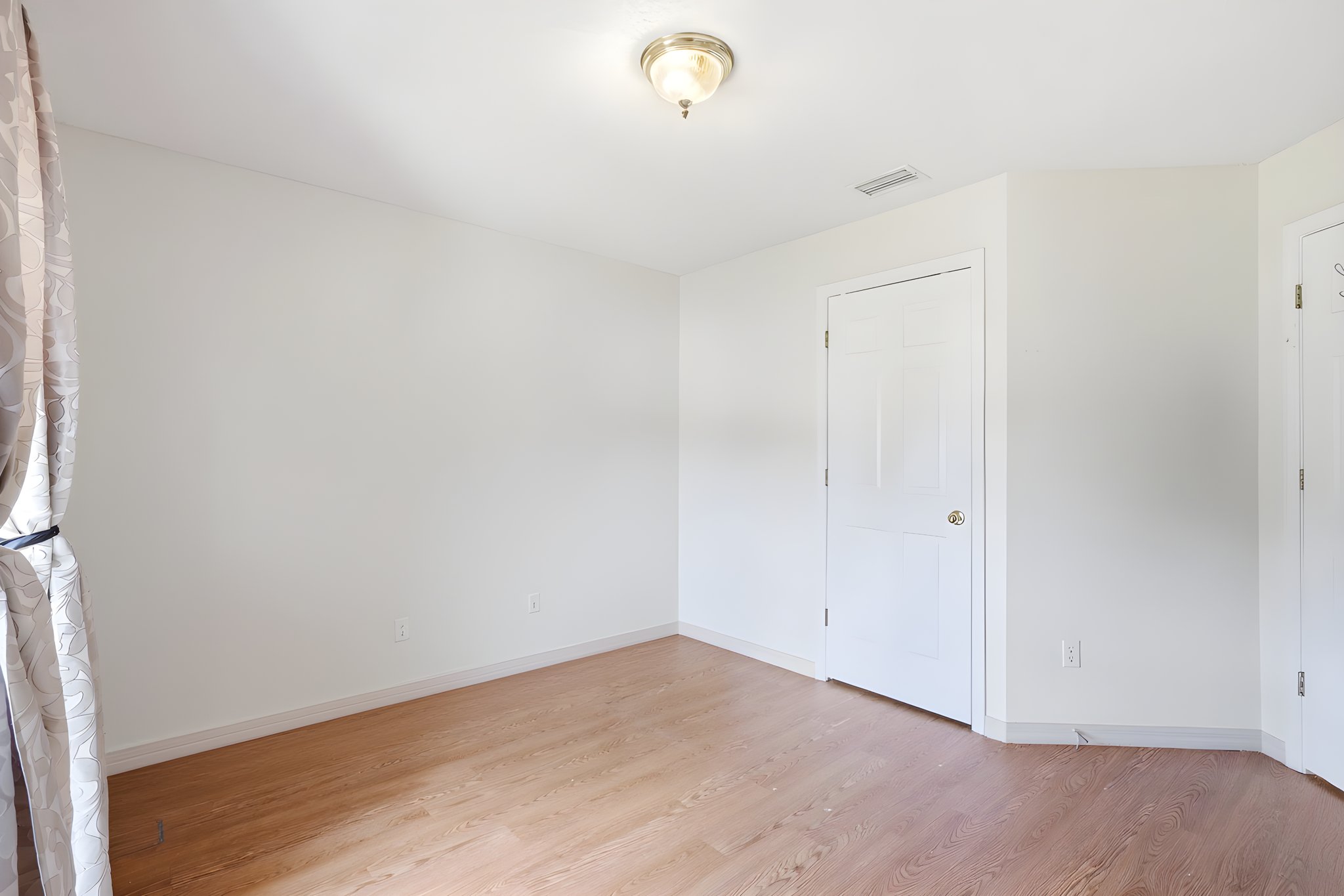 6Y8A0971 furniture removed.jpeg