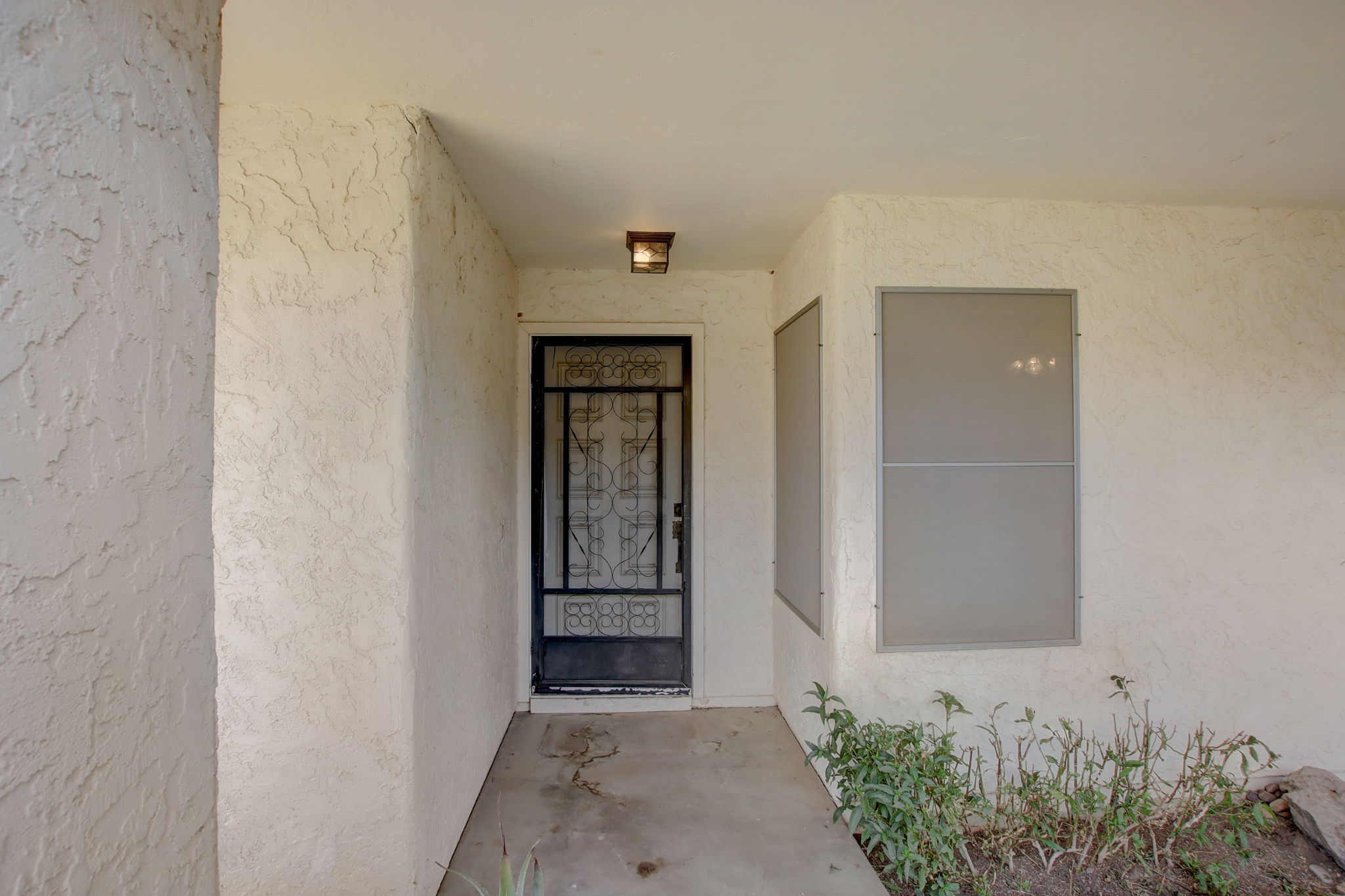 N 87th Pl-006