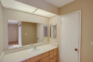 N 87th Pl-021