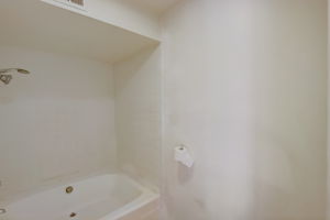 N 87th Pl-023
