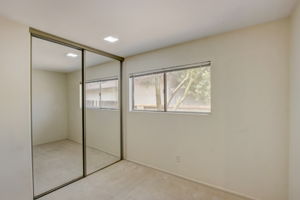 N 87th Pl-028