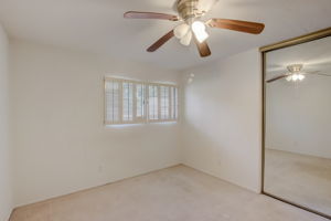N 87th Pl-026