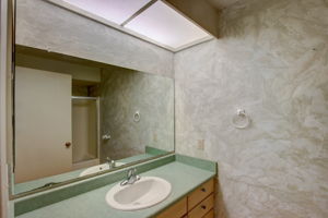 N 87th Pl-029