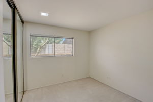 N 87th Pl-027