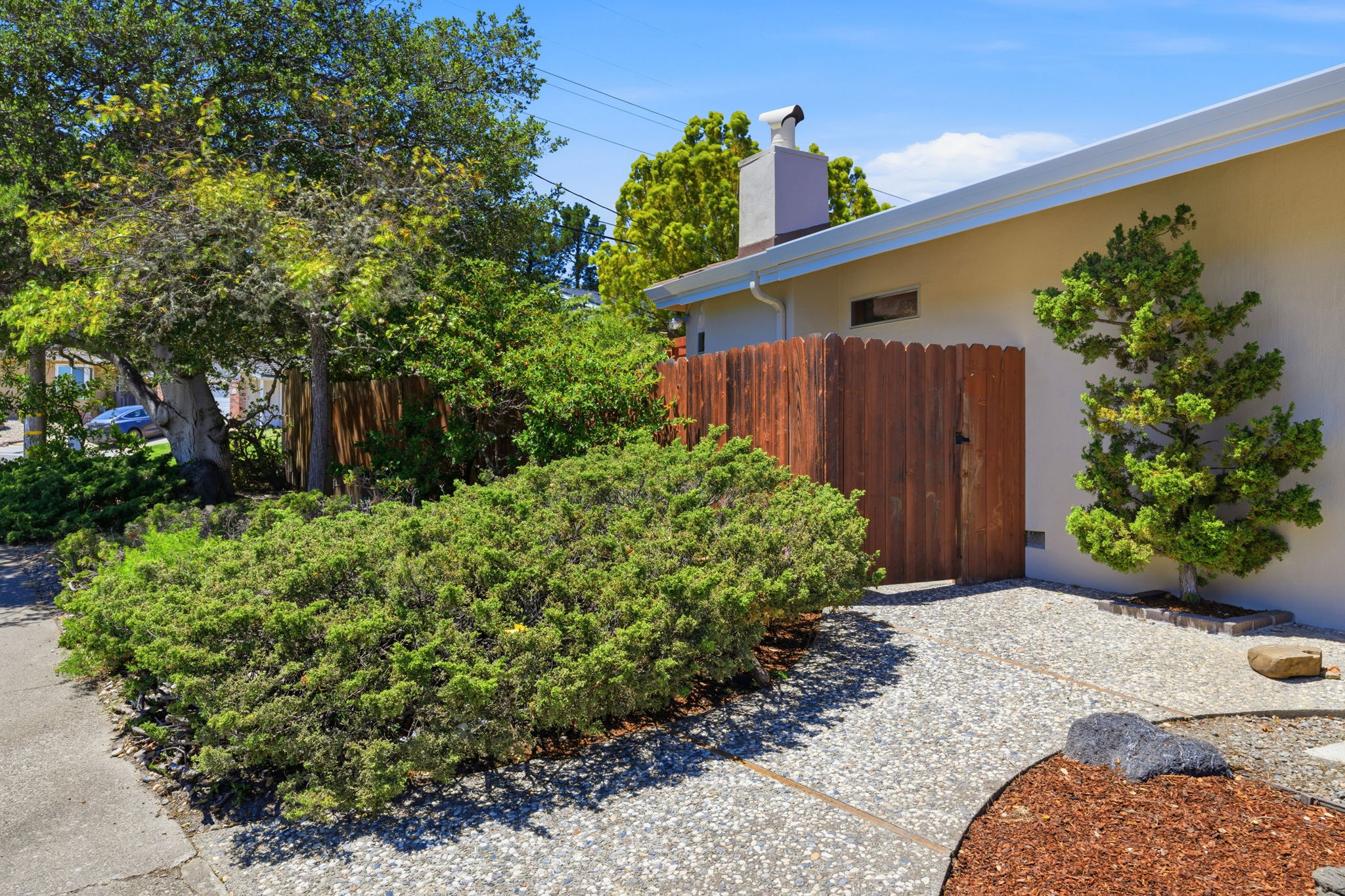 048_F8_965 Helen Dr