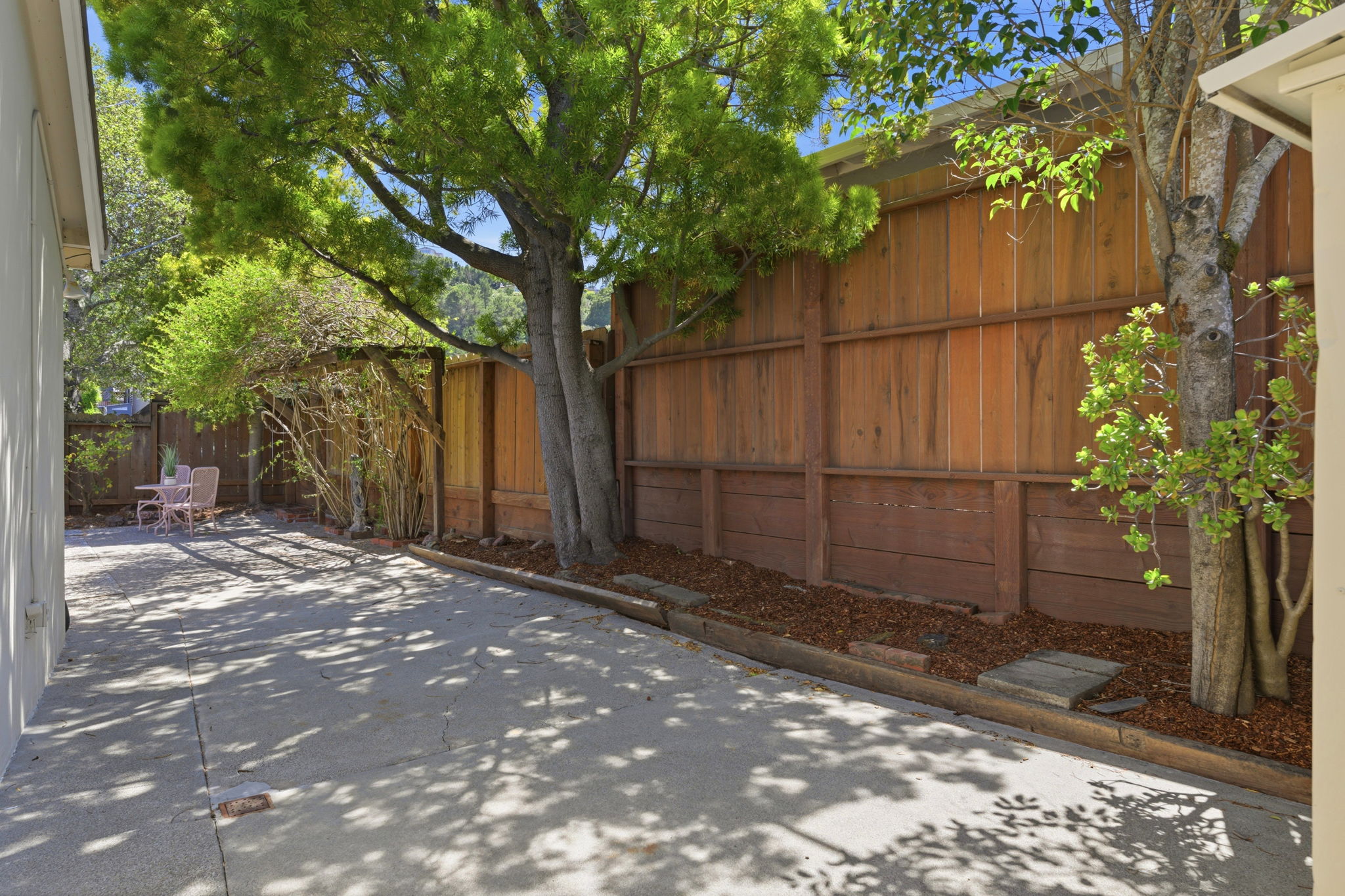 055_F8_965 Helen Dr