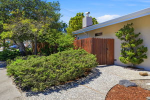 048_F8_965 Helen Dr