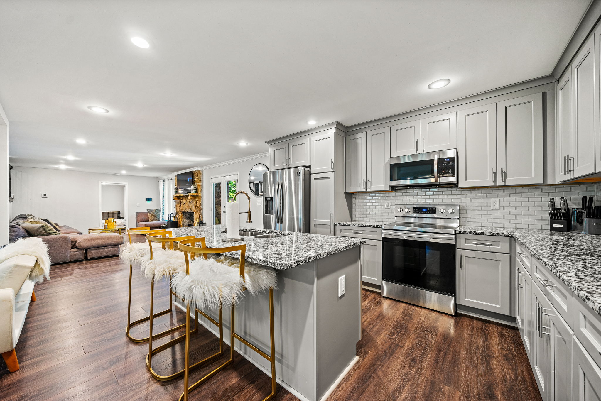 Kitchen/Eating Area