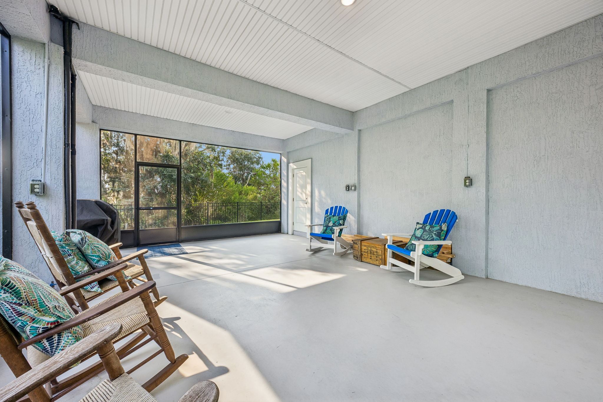 Screened-in Porch