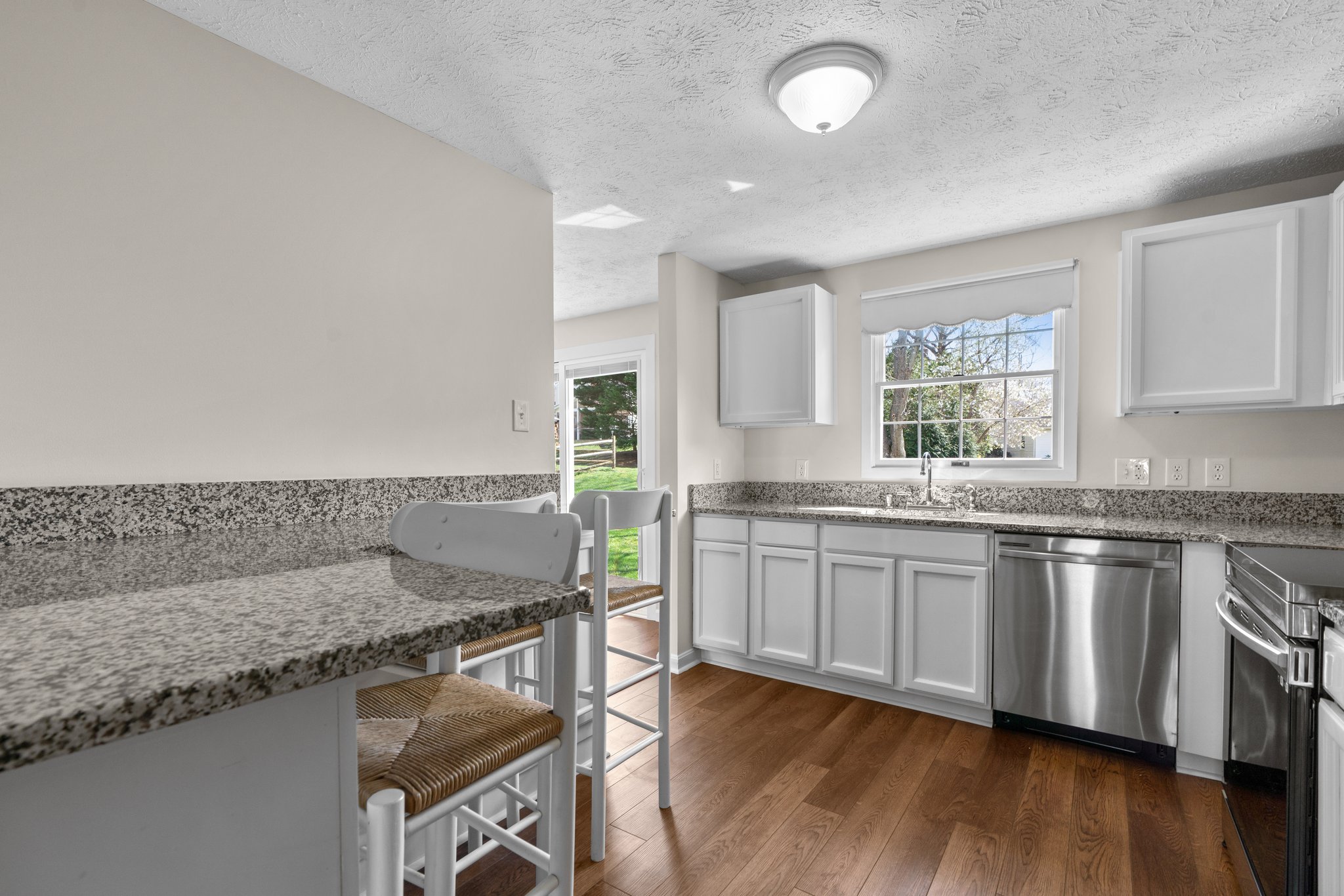 17. Kitchen.jpg