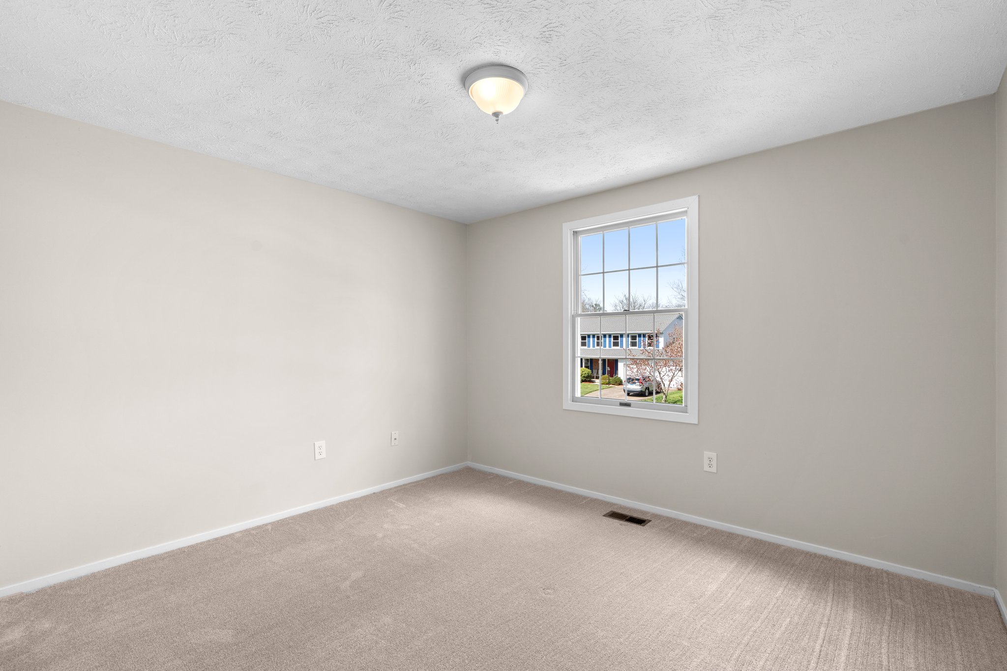 21. Upper bedroom.jpg