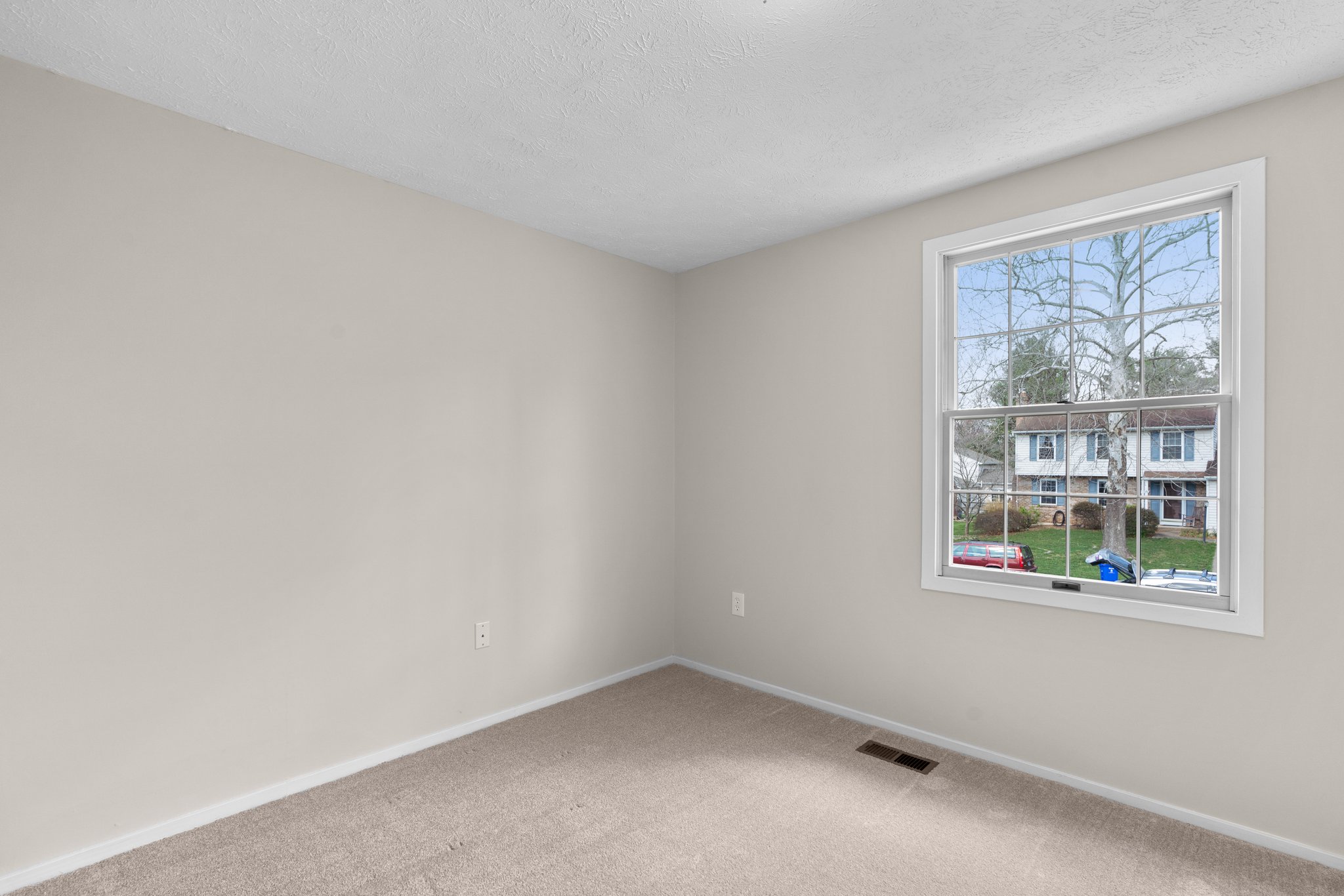 18. Upper bedroom.jpg