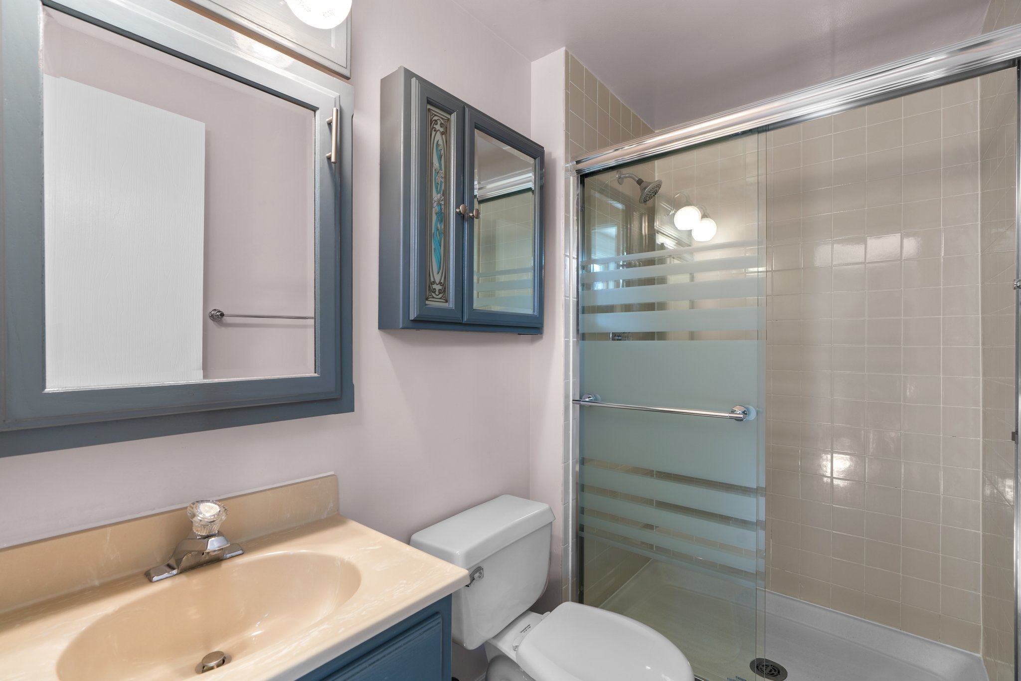 27. Upper bath.jpg
