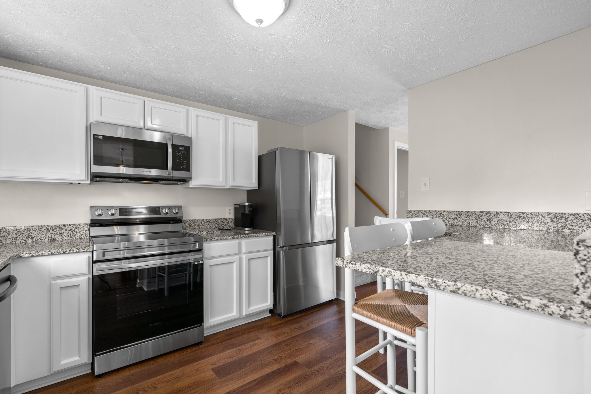 12. Kitchen.jpg