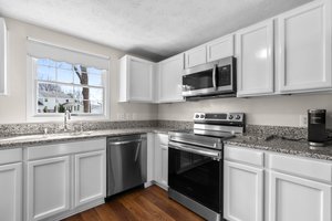 14. Kitchen.jpg
