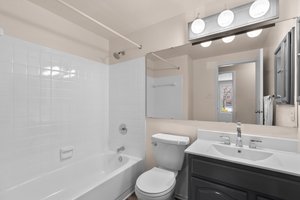 20. Upper bath.jpg