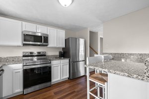 12. Kitchen.jpg
